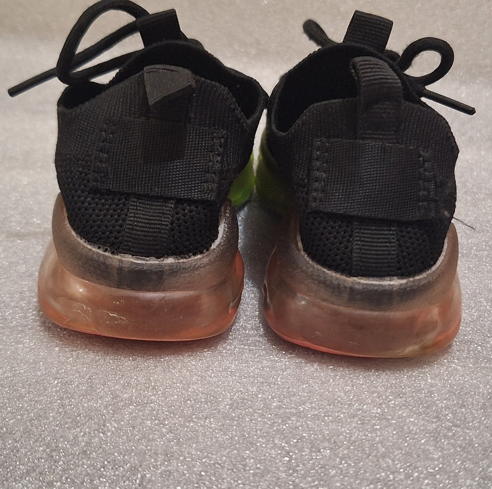 🏷 2/$12 Black Toddler Sneakers - Picture 3 of 5